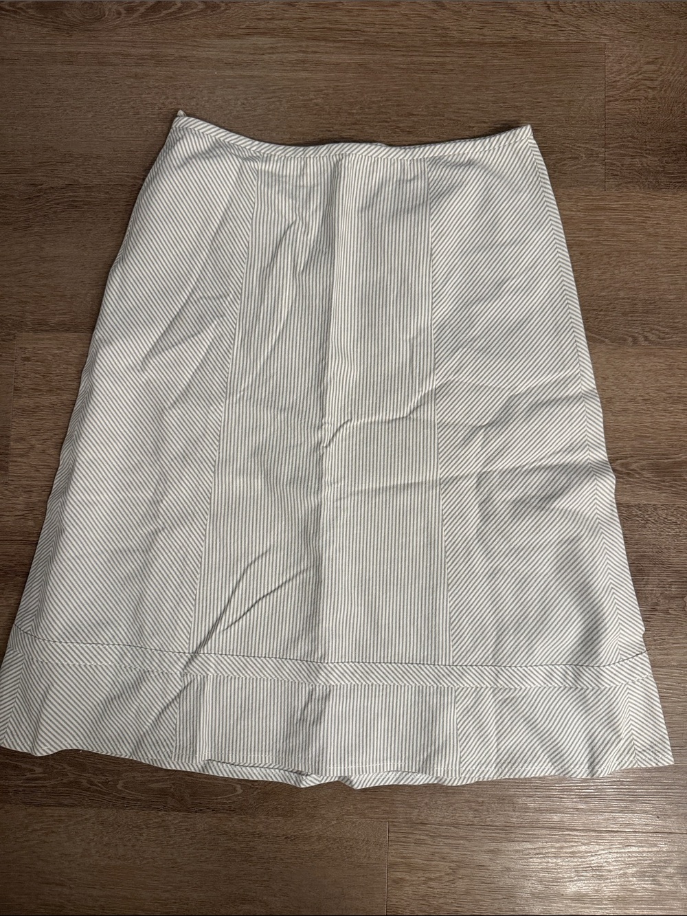DKNY White and Light Gray Pinstripe A-Line Skirt